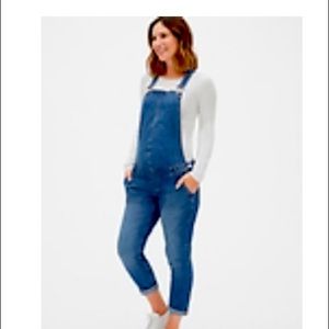 Gap maternity overalls- new with tags